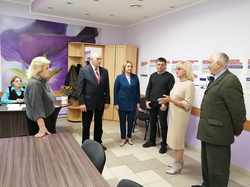 Депутаты Совета депутатов посетили Центр «Союз поддержки матерей и жён военнослужащих».