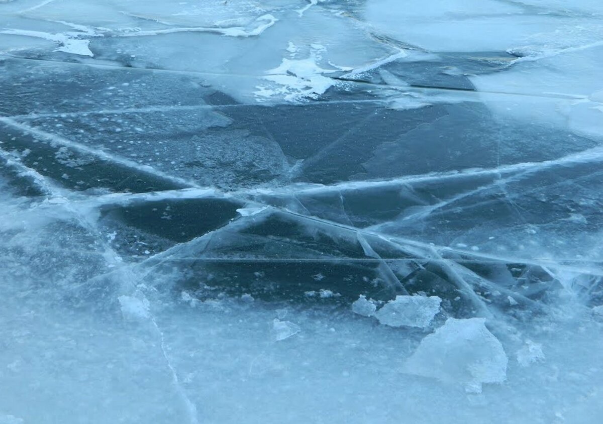 Тонкий лёд опасен.