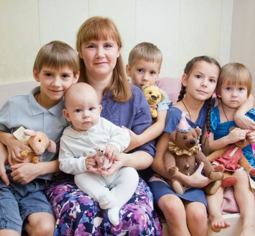 546 многодетных мам в Белгородской области досрочно вышли на пенсию в 2023 году.