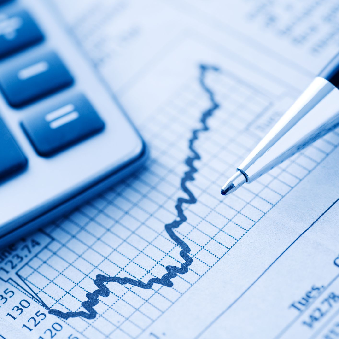 Налоговая служба впервые начислит НДФЛ с процентов по вкладам.
