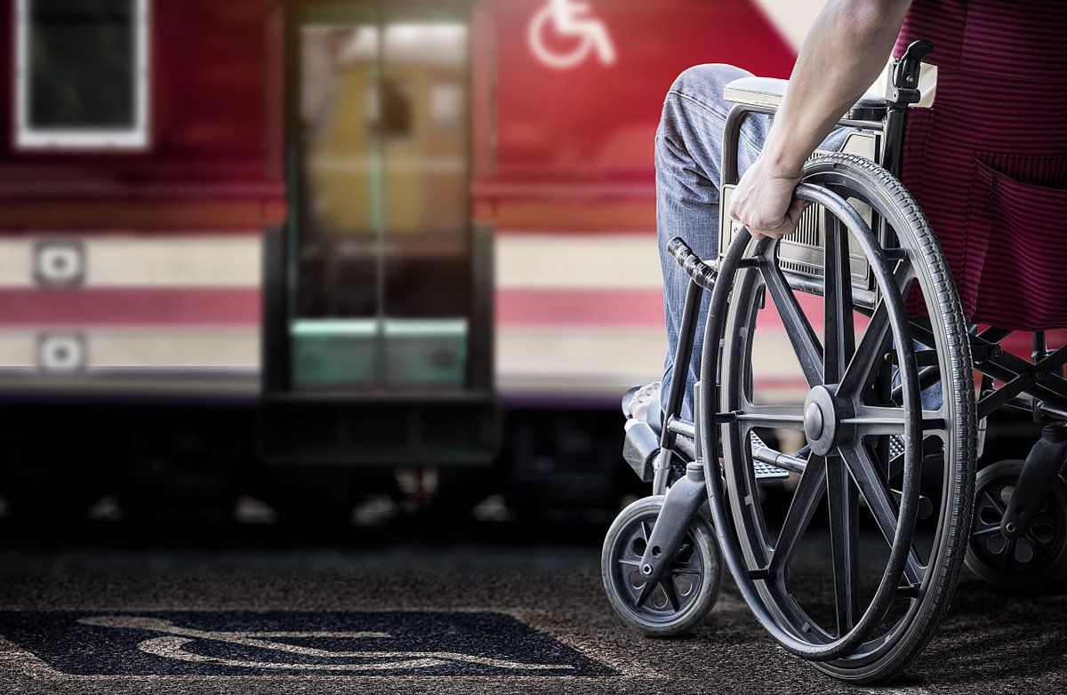 Инвалиды-колясочники нуждаются в социальной адаптации.