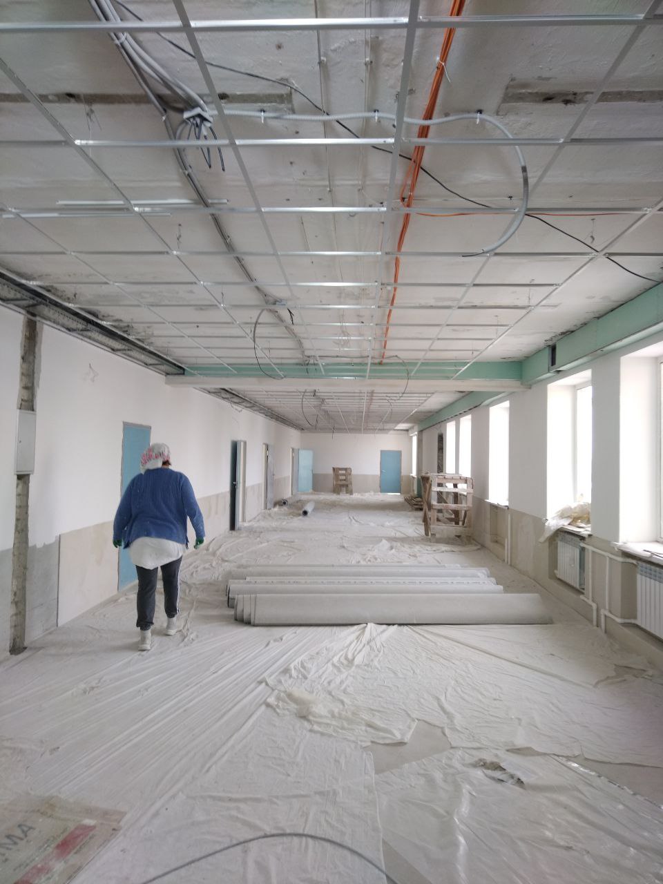 Продолжается капитальный ремонт здания Сергиевской СОШ.