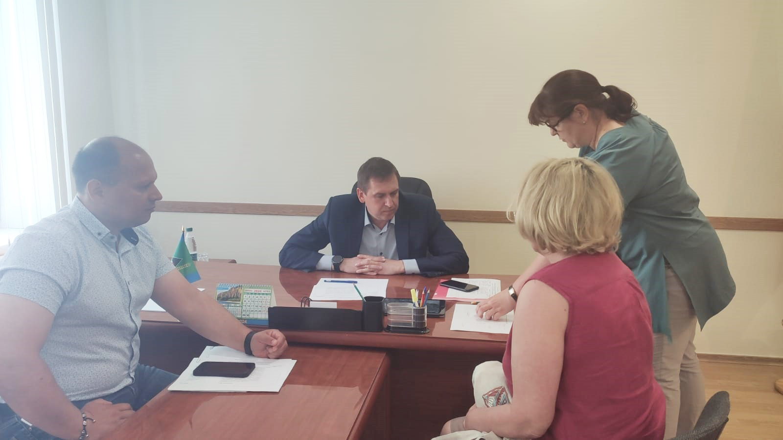 Министр автомобильных дорог и транспорта Белгородской области провёл приём граждан.