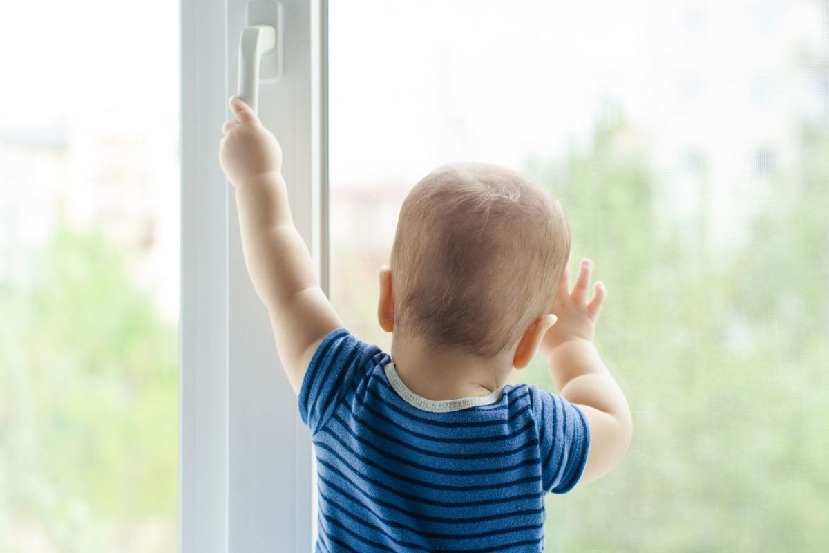 Открытое окно – опасность для ребёнка.