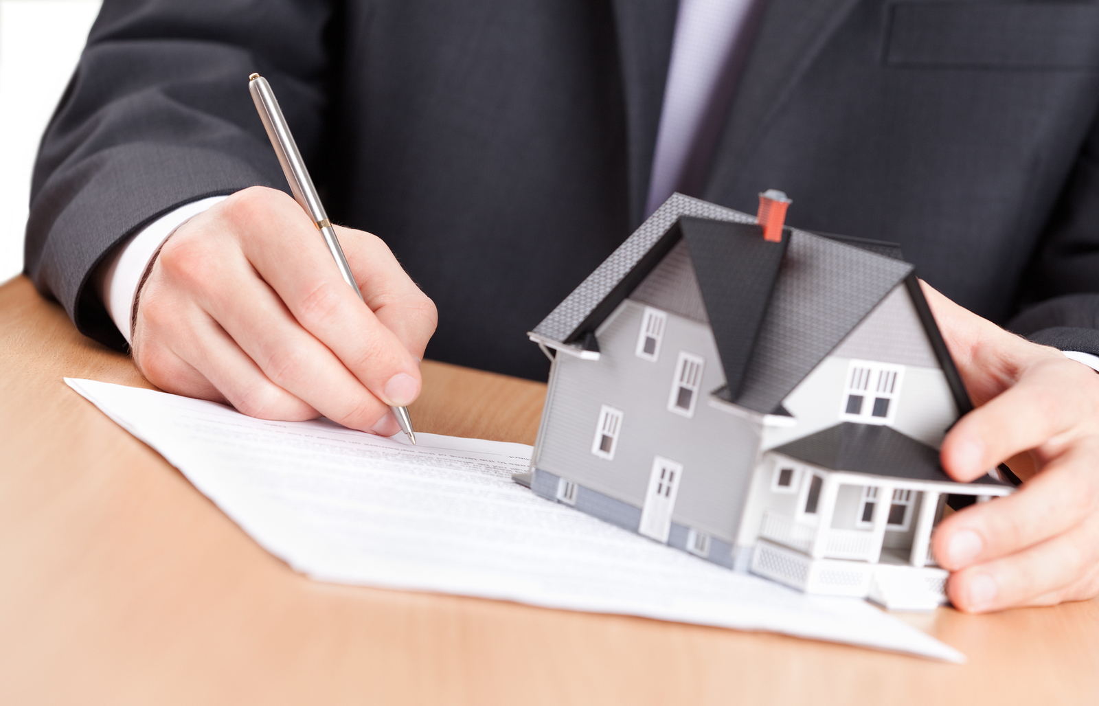 Право собственности на объекты недвижимости необходимо регистрировать.