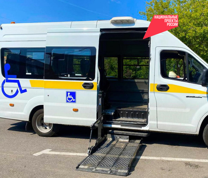на фото спецтранспорт для доставки лиц старше 65 лет, проживающих в сельской местности, в медицинские организации.