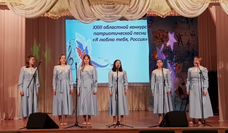 Губкинские вокальные коллективы – победители конкурса патриотической песни.