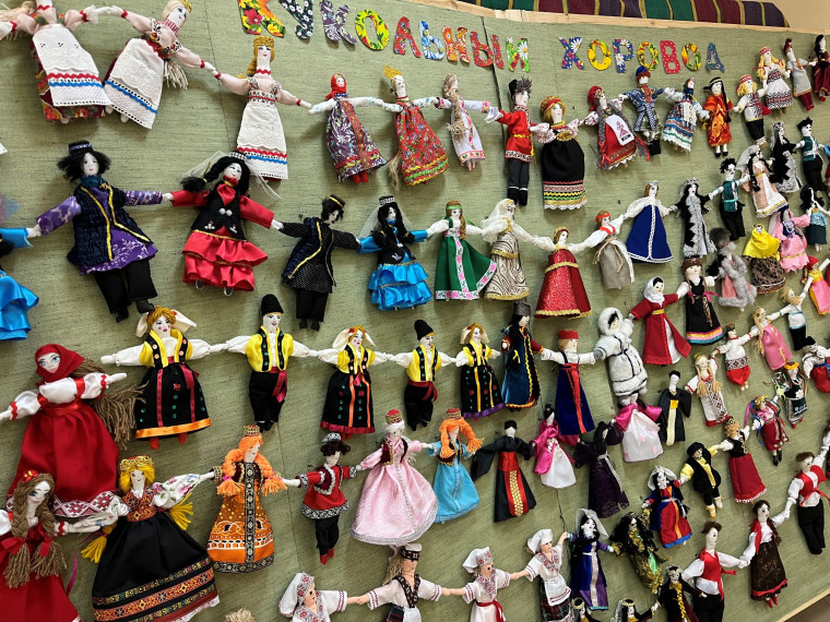 Состоялось открытие областной выставки «В мире кукол».