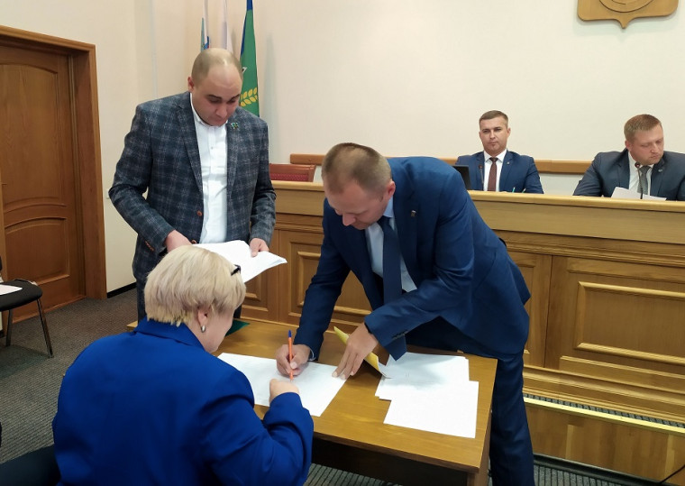 Первая (организационная) сессия Совета депутатов Губкинского городского округа четвертого созыва.