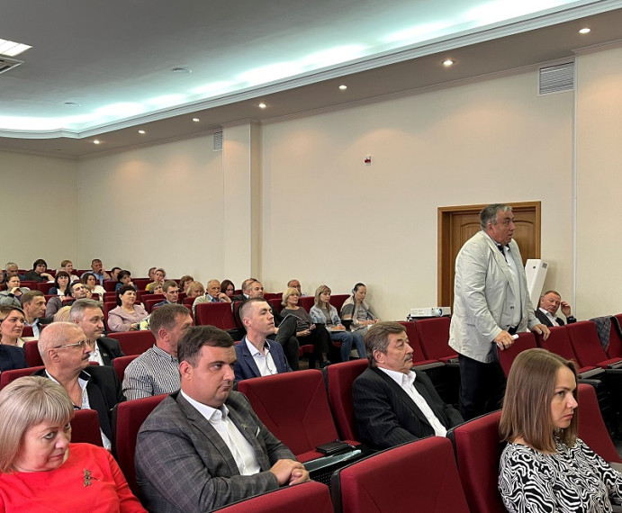 24 мая 2023 года под председательством Галины Колесниковой состоялась шестая сессия Совета депутатов Губкинского городского округа четвертого созыва.